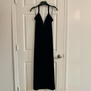 Jones of NY black velvet long sleeveless formal dress, petite small, halter neck